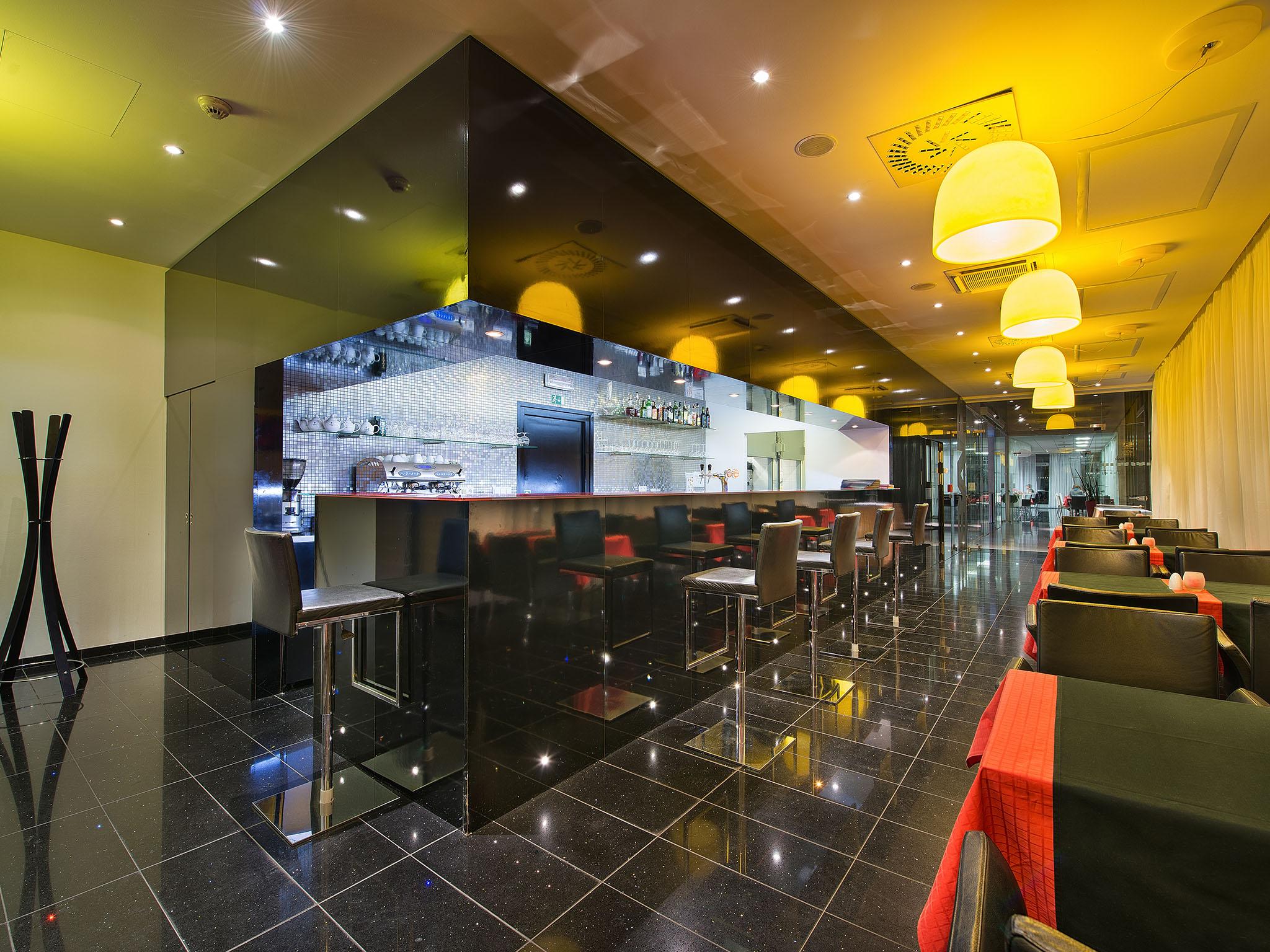 Ea Hotel Tereziansky Dvur Χράντεκ Κράλοβε Εξωτερικό φωτογραφία