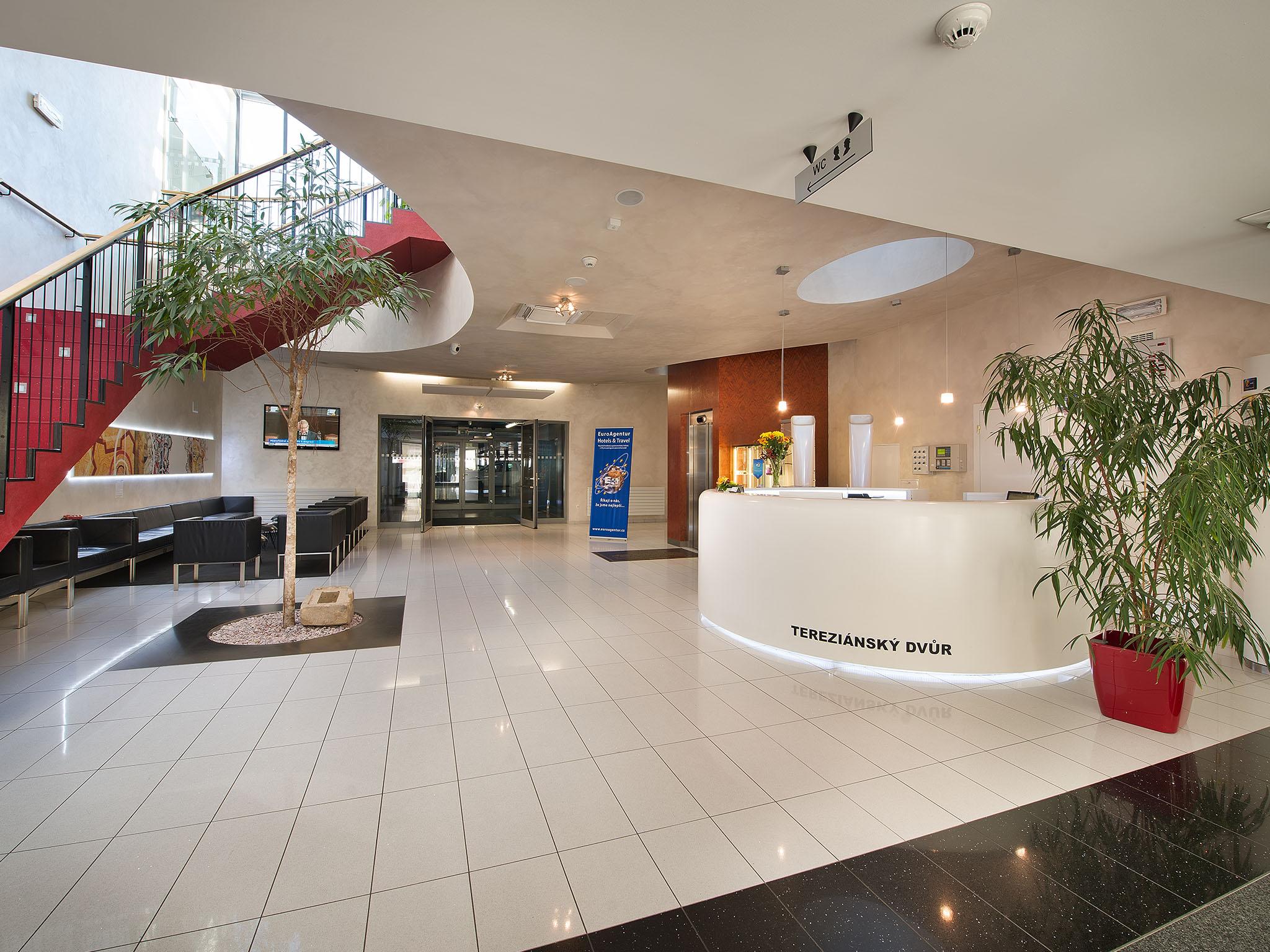 Ea Hotel Tereziansky Dvur Χράντεκ Κράλοβε Εξωτερικό φωτογραφία