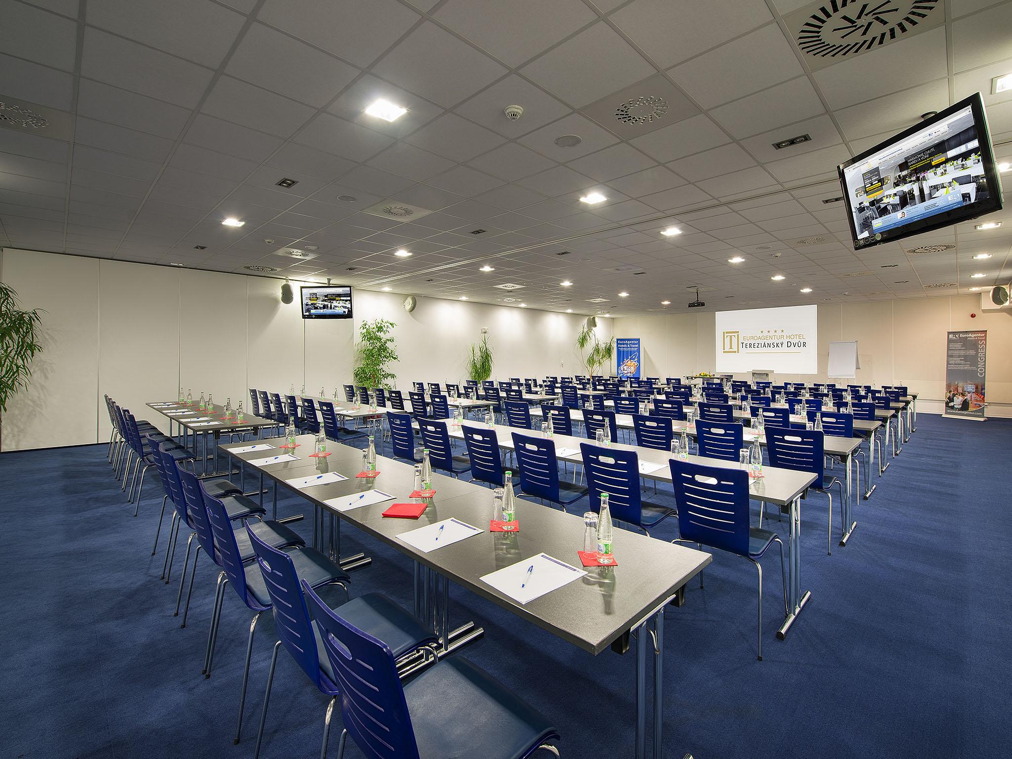 Ea Hotel Tereziansky Dvur Χράντεκ Κράλοβε Εξωτερικό φωτογραφία