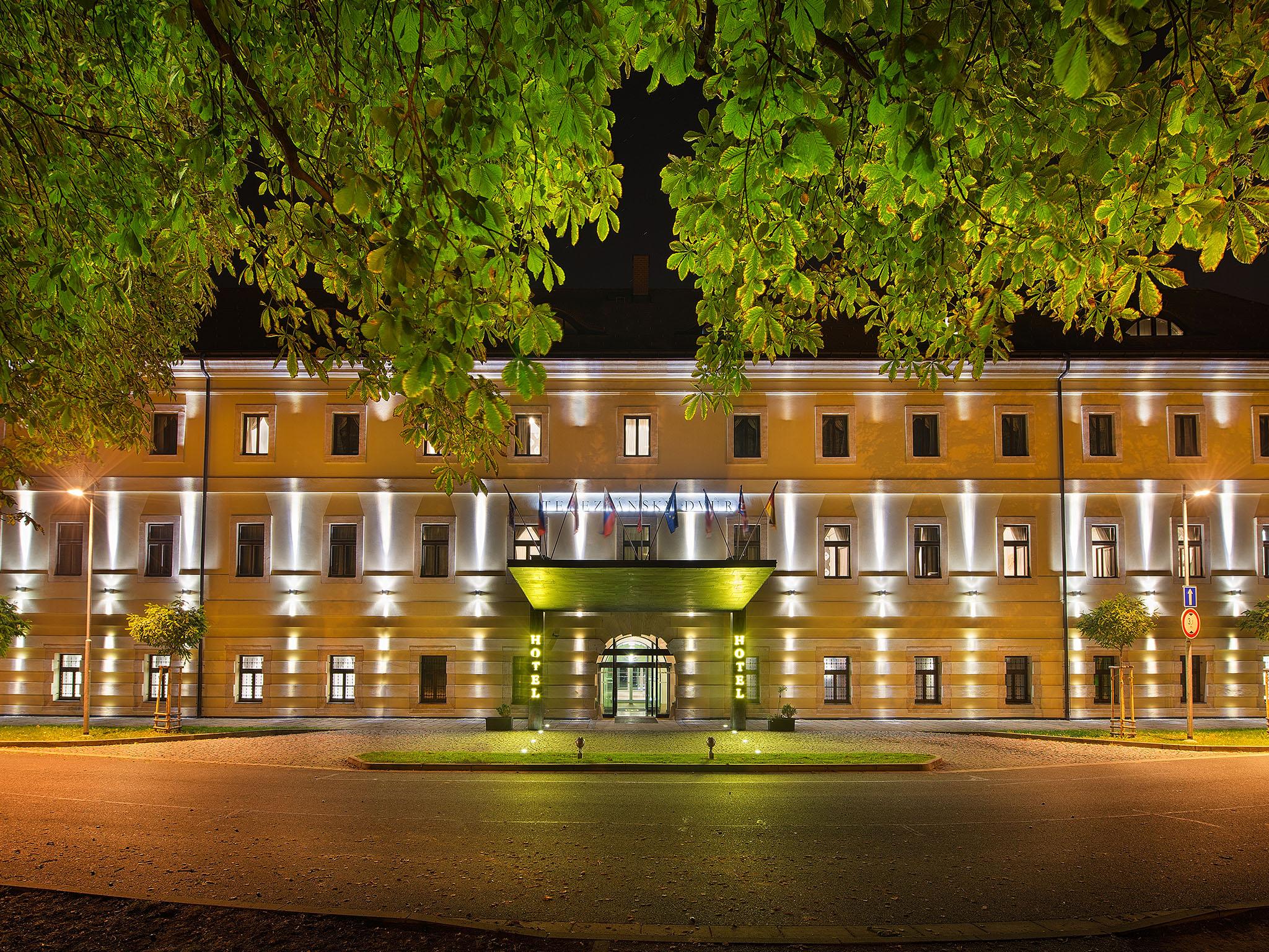 Ea Hotel Tereziansky Dvur Χράντεκ Κράλοβε Εξωτερικό φωτογραφία