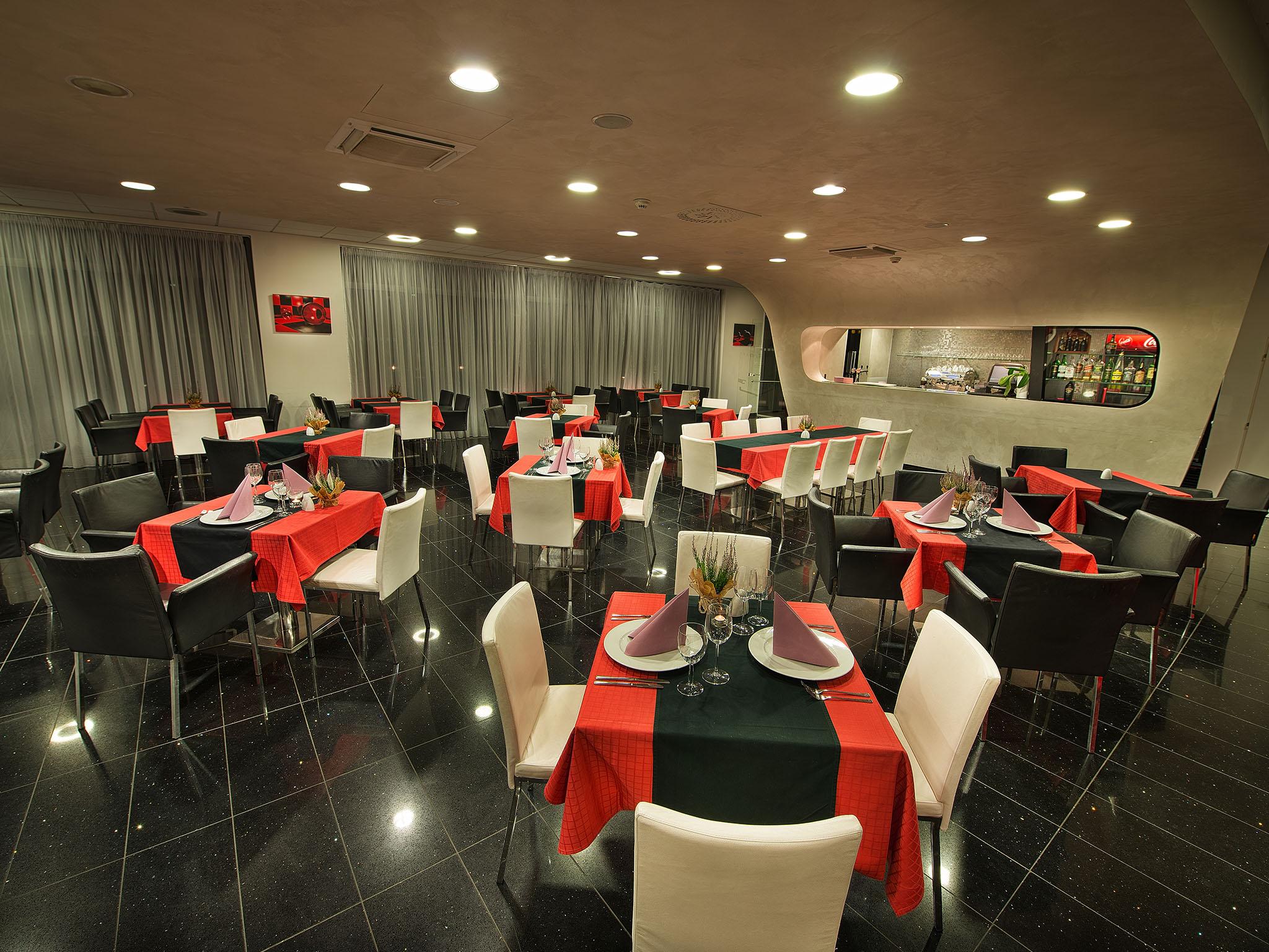 Ea Hotel Tereziansky Dvur Χράντεκ Κράλοβε Εξωτερικό φωτογραφία