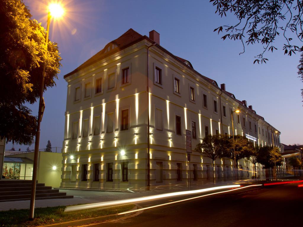 Ea Hotel Tereziansky Dvur Χράντεκ Κράλοβε Εξωτερικό φωτογραφία