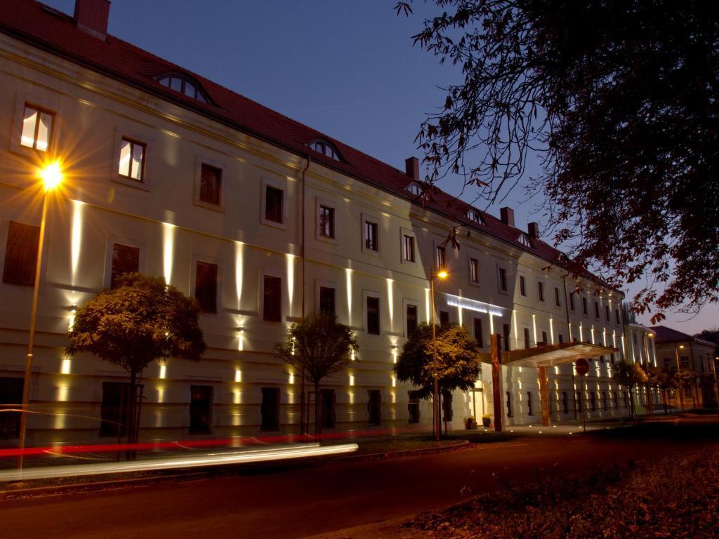 Ea Hotel Tereziansky Dvur Χράντεκ Κράλοβε Εξωτερικό φωτογραφία
