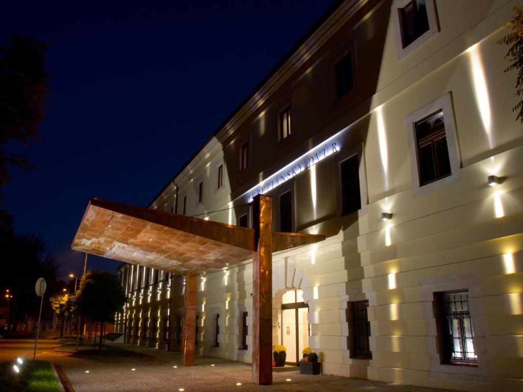 Ea Hotel Tereziansky Dvur Χράντεκ Κράλοβε Εξωτερικό φωτογραφία